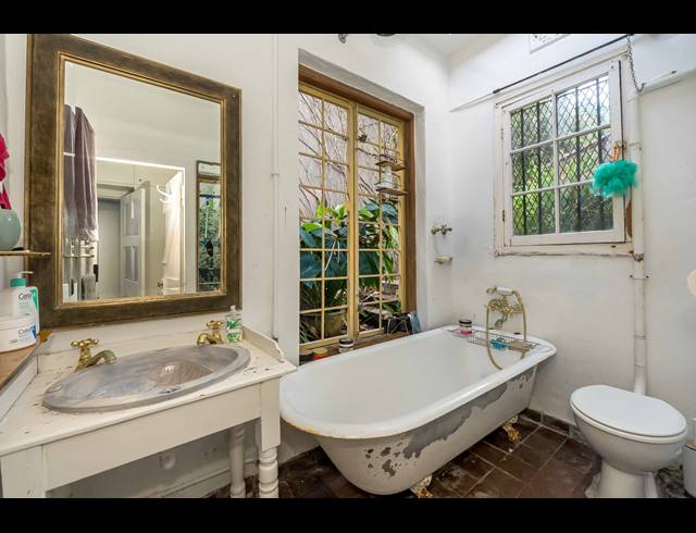 3 BEDROOM FREESTANDING TO LET IN ST JAMES
